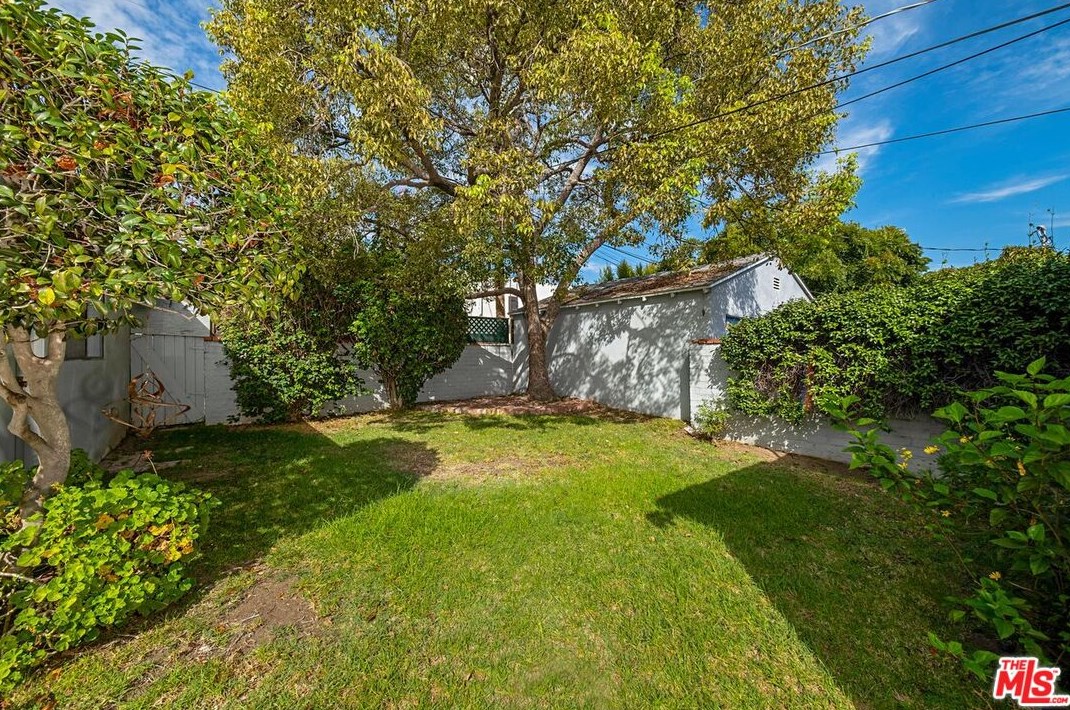 1717 Preuss Rd, Los Angeles CA  90035-4311 exterior