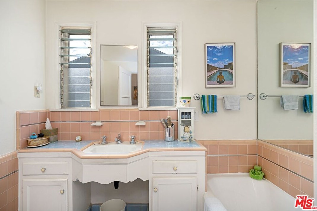 1717 Preuss Rd, Los Angeles CA  90035-4311 exterior