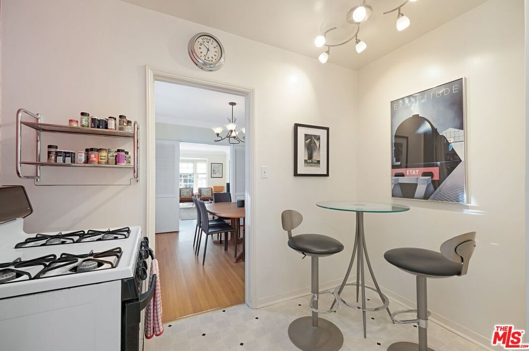 1717 Preuss Rd, Los Angeles CA  90035-4311 exterior