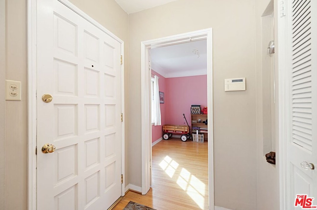 1717 Preuss Rd, Los Angeles CA  90035-4311 exterior