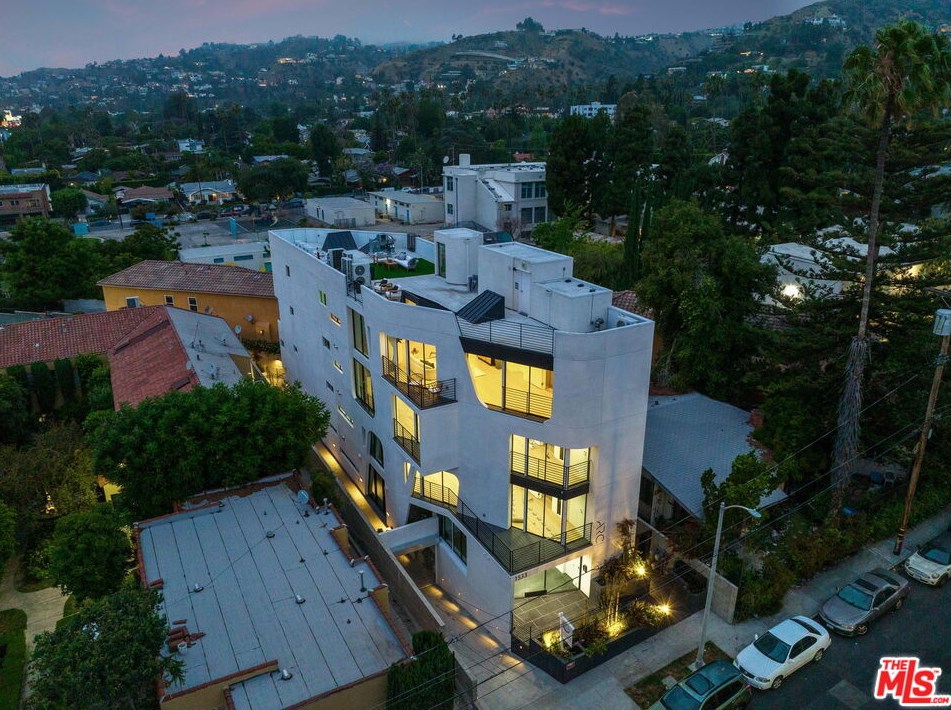 1533 Vista St, Los Angeles CA  90046-3612 exterior