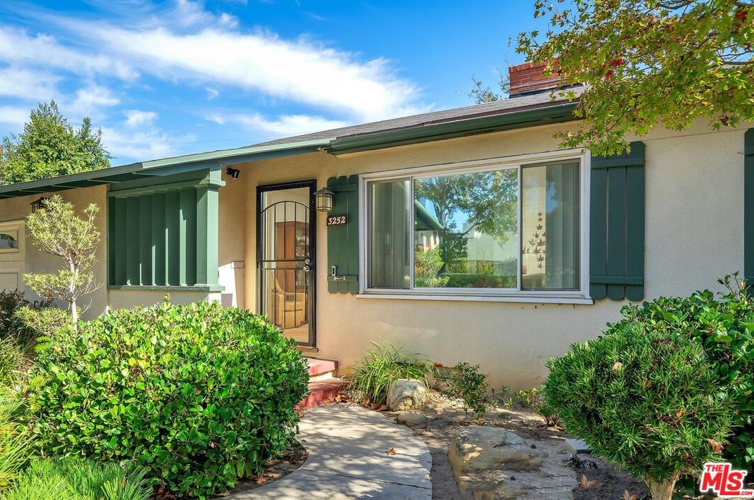 3252 Granville Ave, Los Angeles CA  90066-1117 exterior