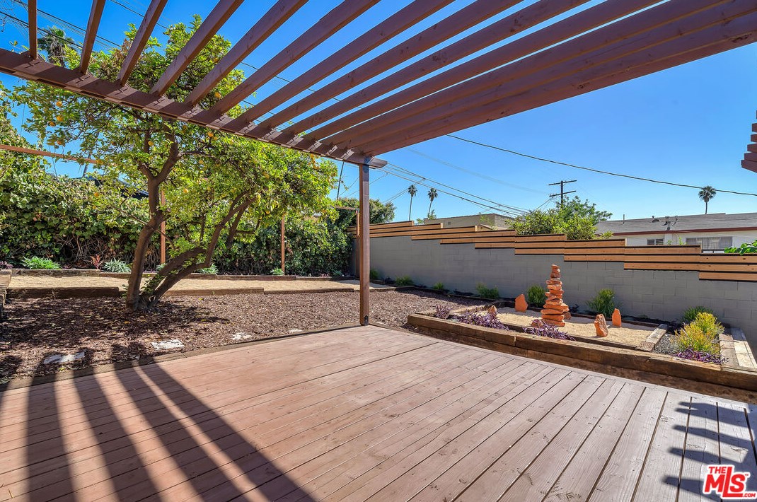 1238 Virgil Ave, Los Angeles CA  90029-2018 exterior