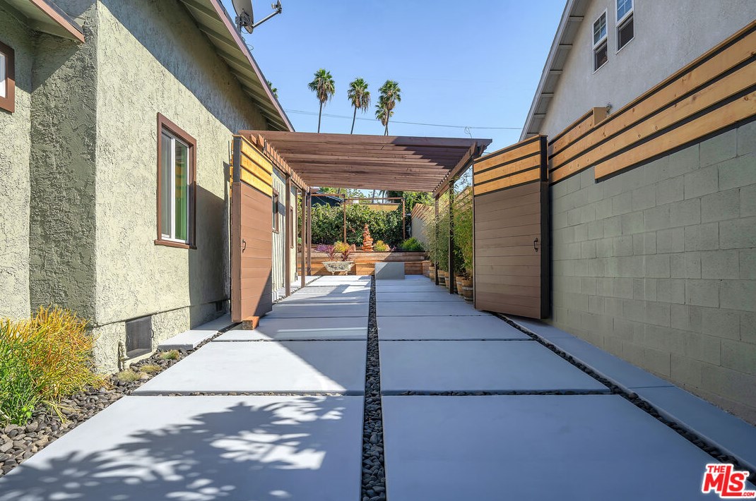 1238 Virgil Ave, Los Angeles CA  90029-2018 exterior