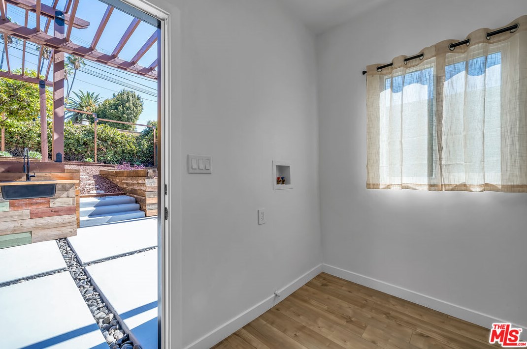 1238 Virgil Ave, Los Angeles CA  90029-2018 exterior