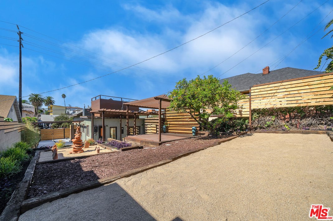 1238 Virgil Ave, Los Angeles CA  90029-2018 exterior