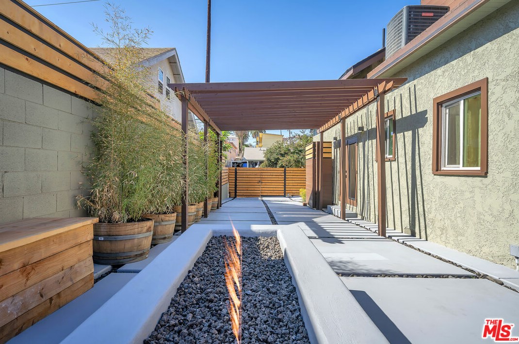 1238 Virgil Ave, Los Angeles CA  90029-2018 exterior