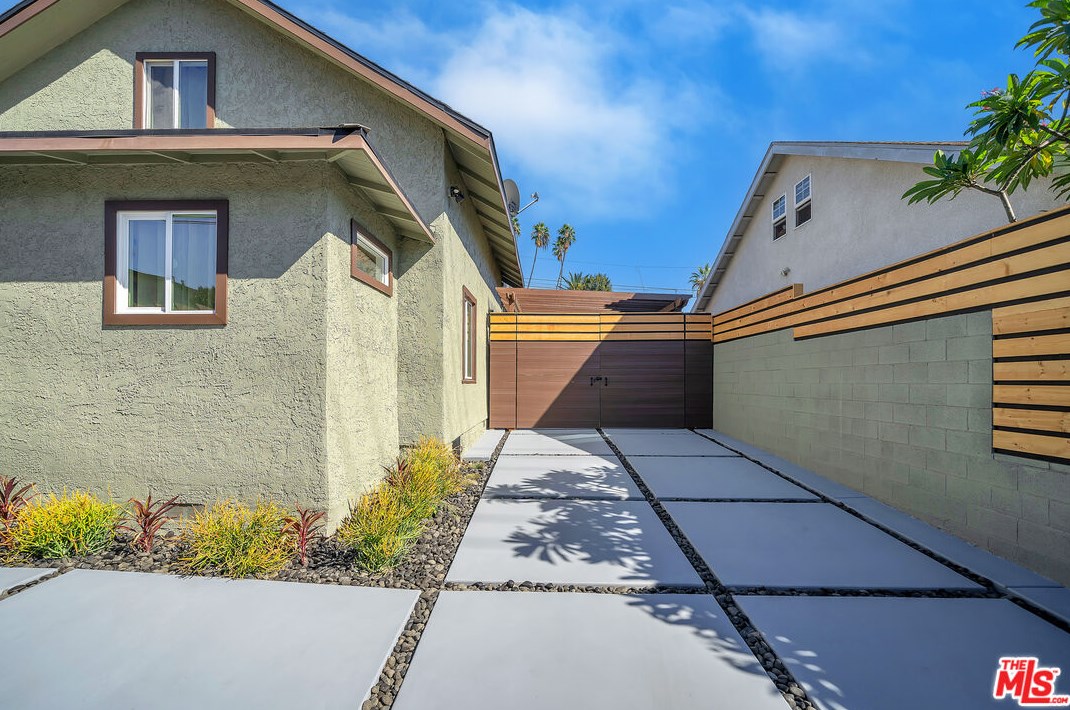 1238 Virgil Ave, Los Angeles CA  90029-2018 exterior
