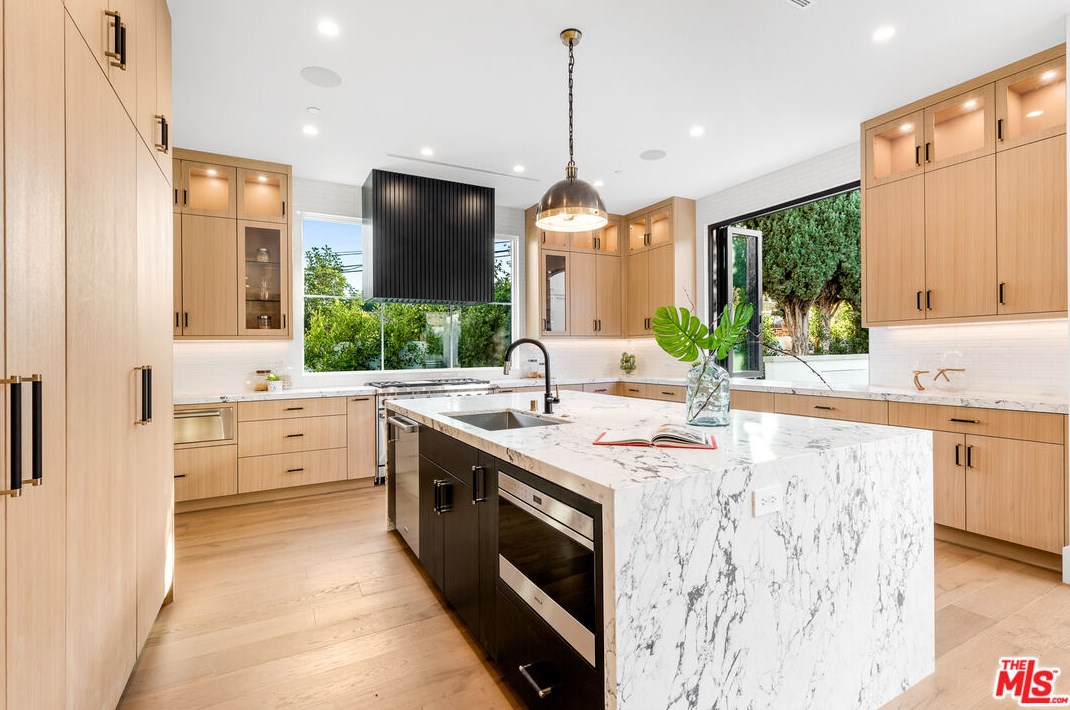 1773 Preuss Rd, Los Angeles CA  90035-4311 exterior
