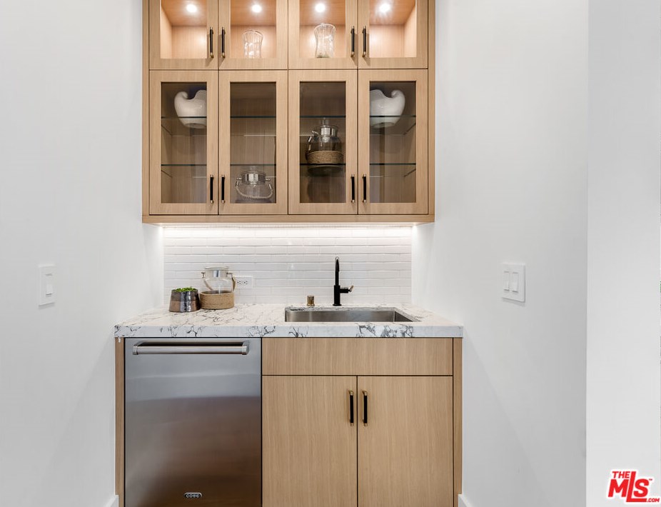 1773 Preuss Rd, Los Angeles CA  90035-4311 exterior