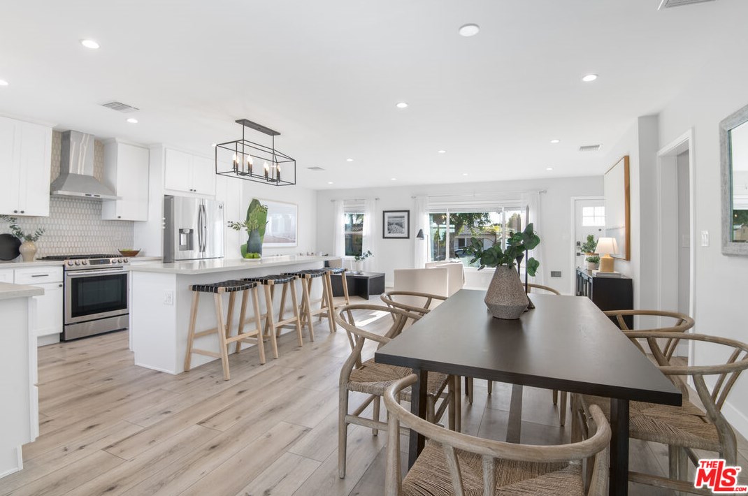 8036 Campion Dr, Los Angeles CA  90045-2532 exterior