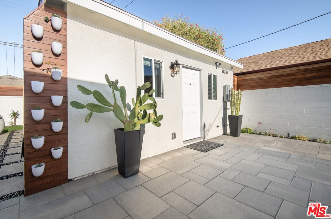8036 Campion Dr, Los Angeles CA  90045-2532 exterior