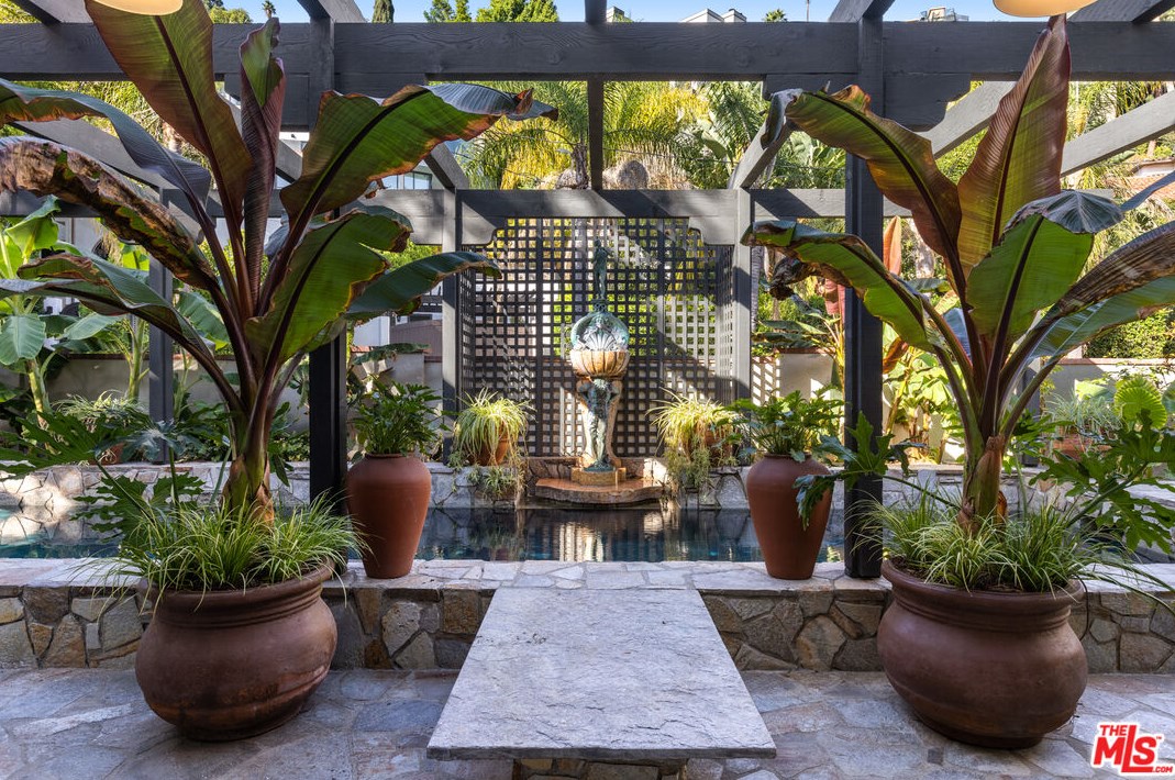 8228 Marmont Ln, Los Angeles CA  90069-1624 exterior
