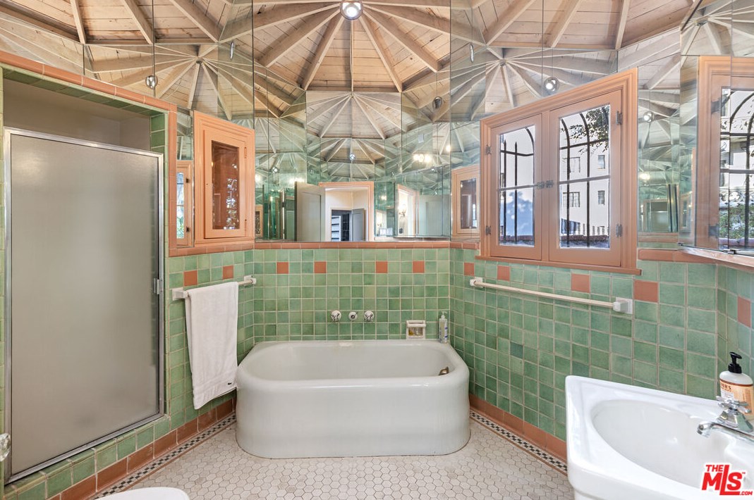 8228 Marmont Ln, Los Angeles CA  90069-1624 exterior