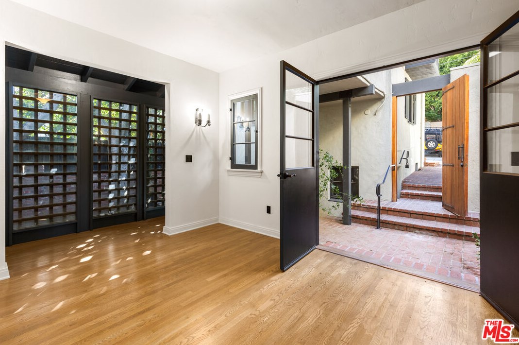 8228 Marmont Ln, Los Angeles CA  90069-1624 exterior