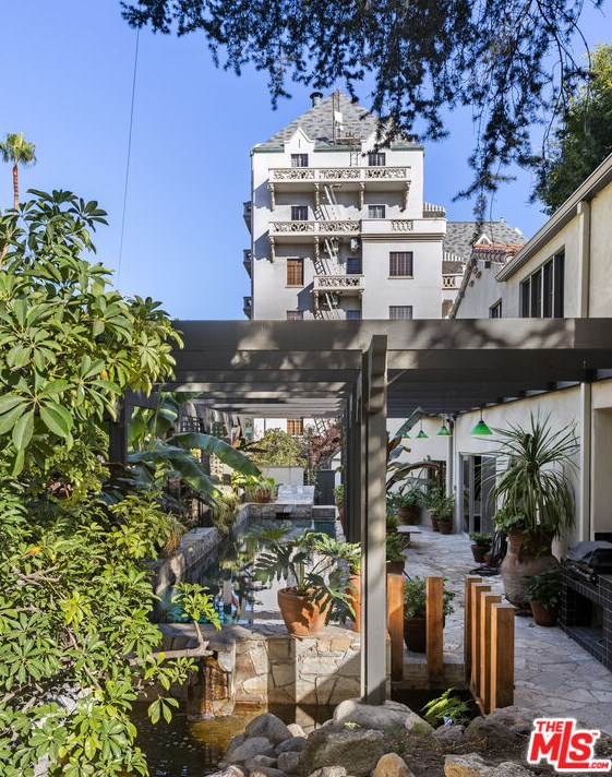 8228 Marmont Ln, Los Angeles CA  90069-1624 exterior