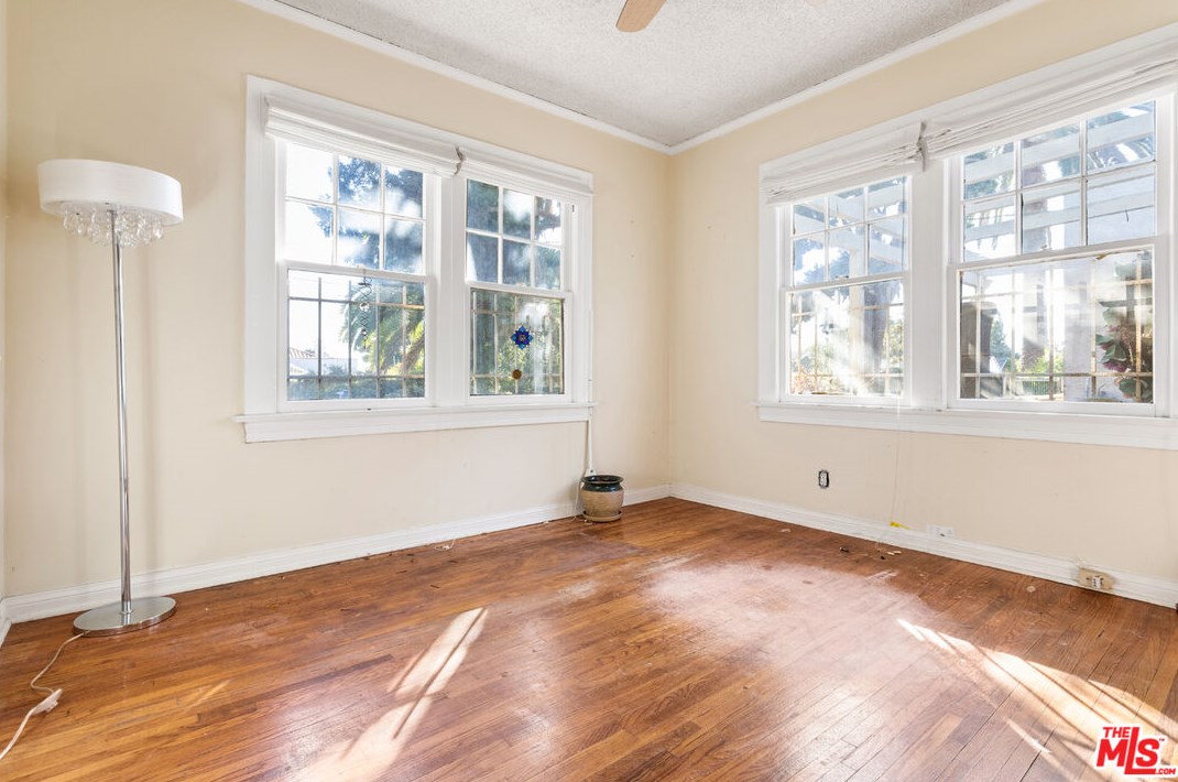 5470 Chesley Ave, Los Angeles CA  90043-2422 exterior