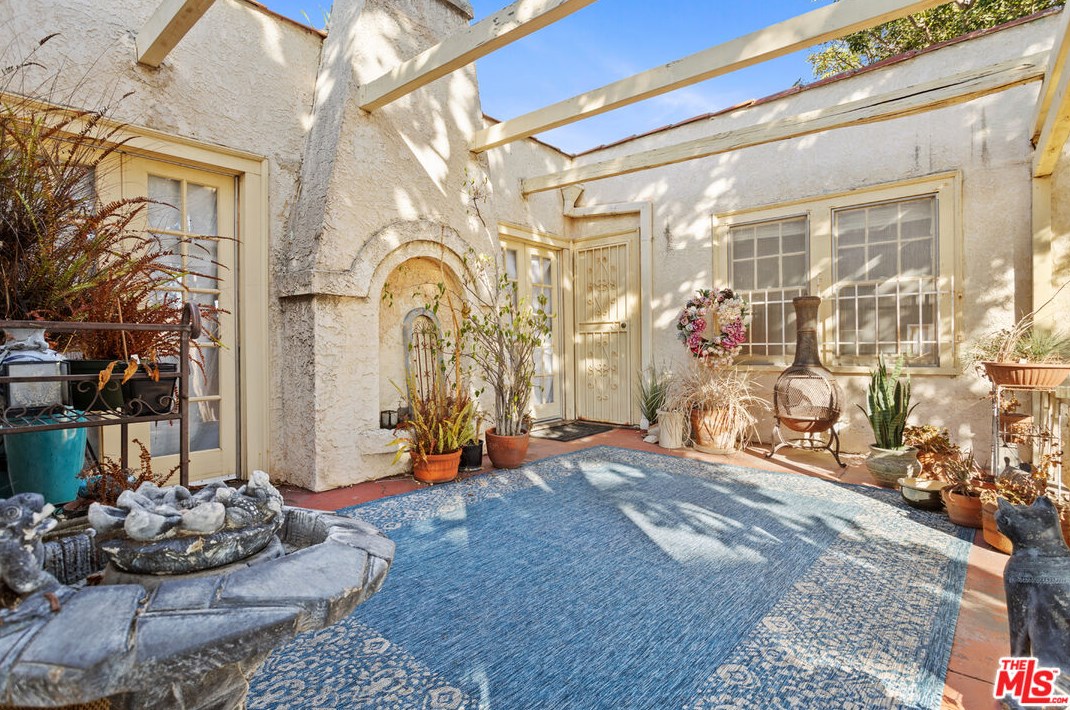 5470 Chesley Ave, Los Angeles CA  90043-2422 exterior