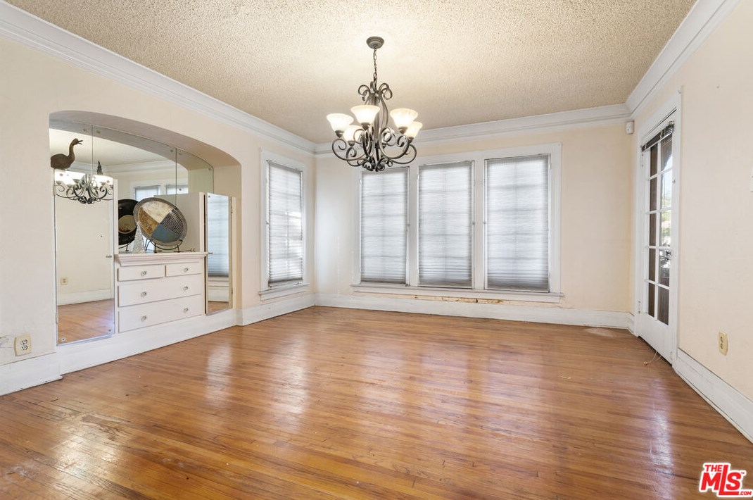 5470 Chesley Ave, Los Angeles CA  90043-2422 exterior