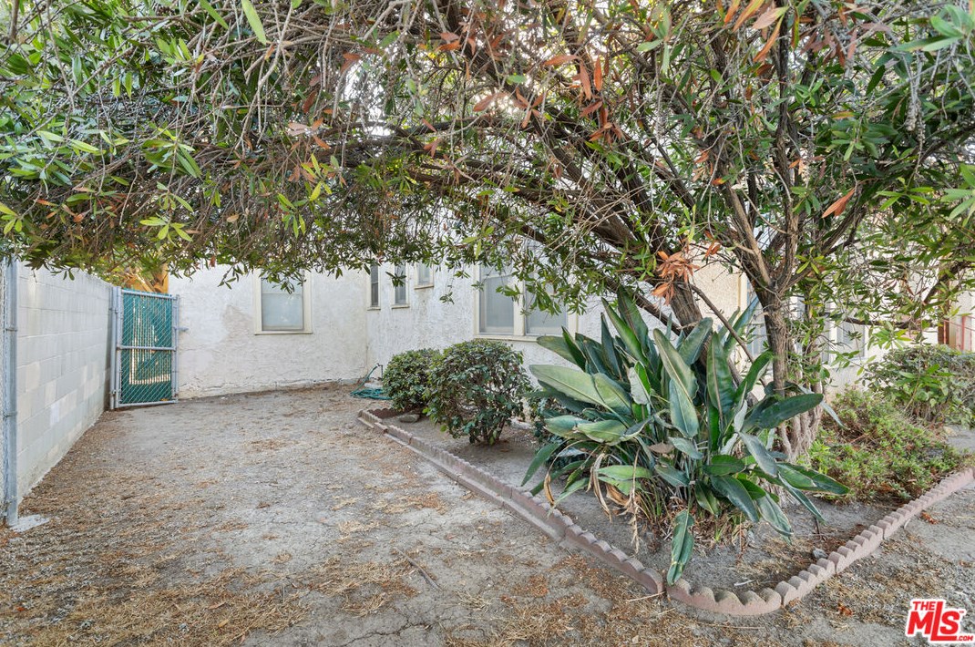 5470 Chesley Ave, Los Angeles CA  90043-2422 exterior