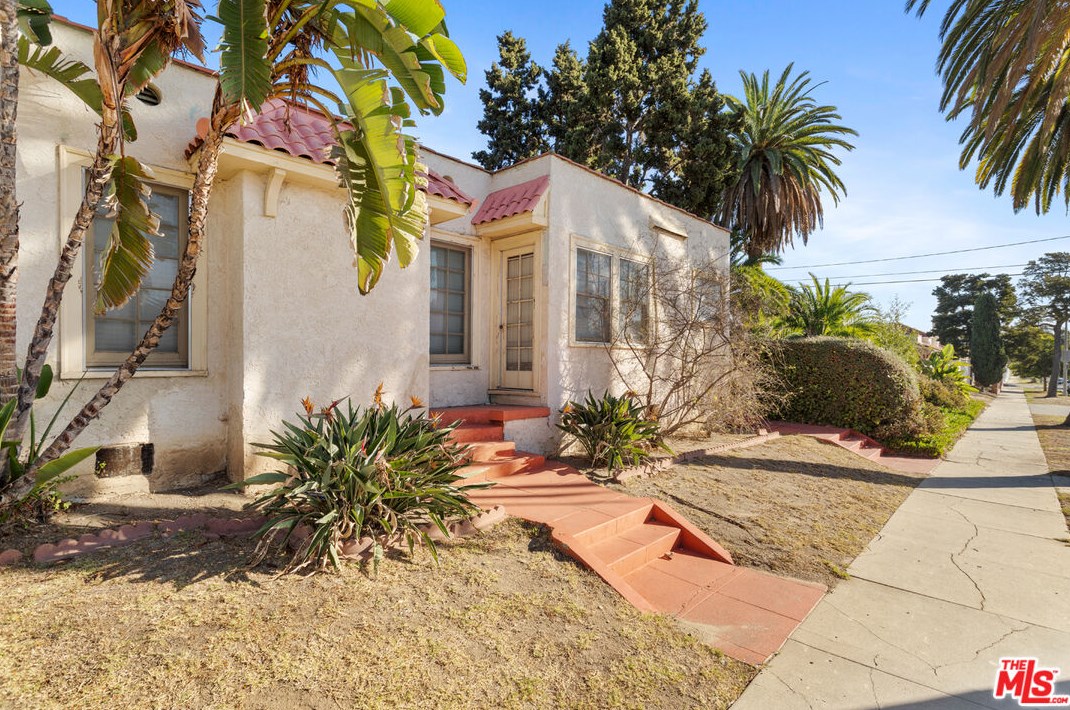 5470 Chesley Ave, Los Angeles CA  90043-2422 exterior