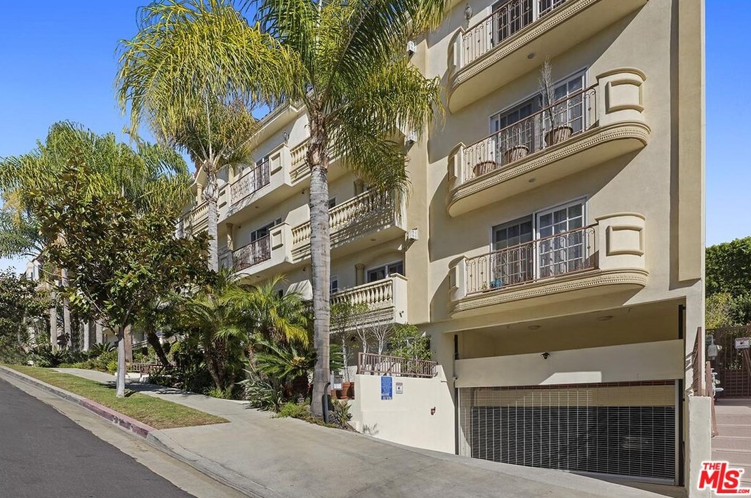 2340 Fox Hills Dr, Los Angeles CA  90064-2590 exterior