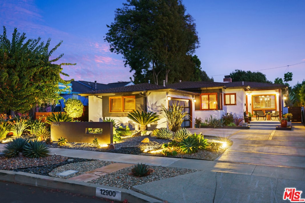 12900 Stanwood Dr, Los Angeles CA  90066-1742 exterior