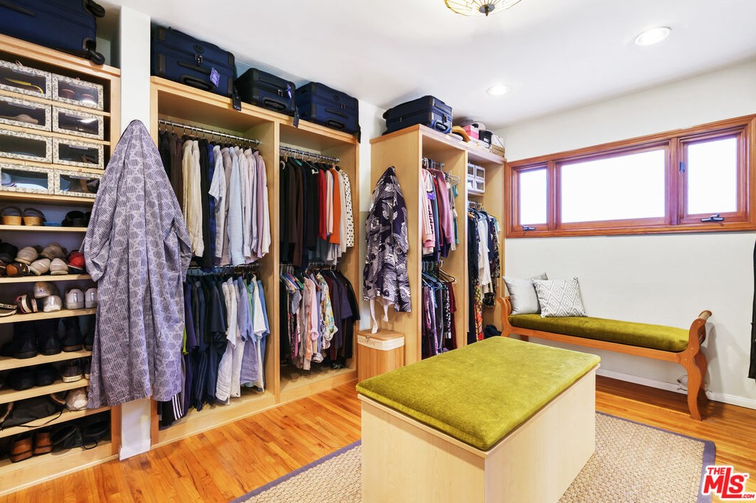 12900 Stanwood Dr, Los Angeles CA  90066-1742 exterior