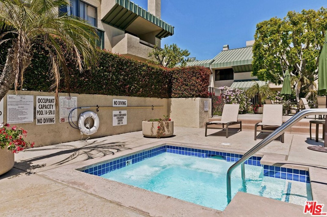 2169 Century Hl, Los Angeles CA  90067-3534 exterior