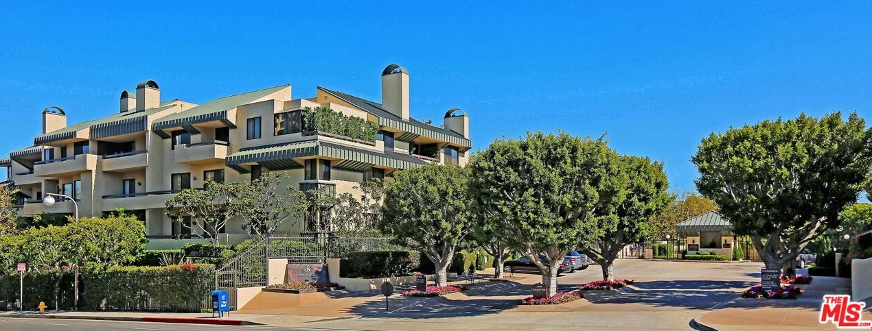 2169 Century Hl, Los Angeles CA  90067-3534 exterior