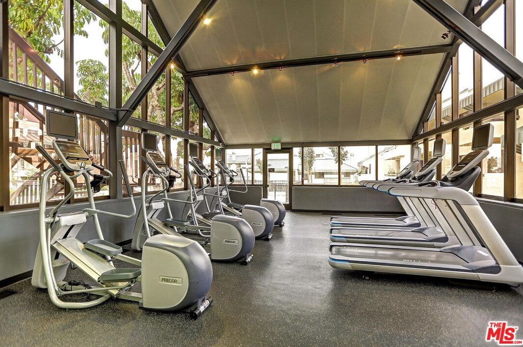 2169 Century Hl, Los Angeles CA  90067-3534 exterior