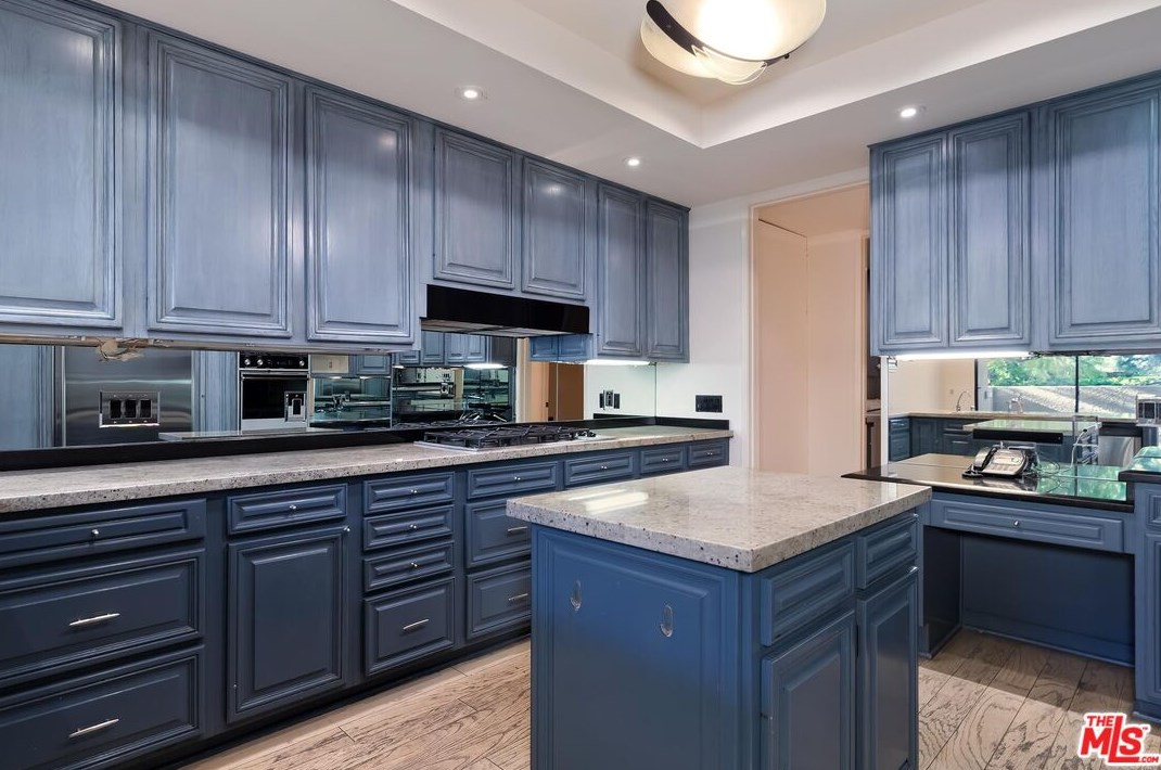 2169 Century Hl, Los Angeles CA  90067-3534 exterior