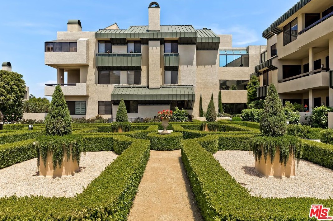 2169 Century Hl, Los Angeles CA  90067-3534 exterior