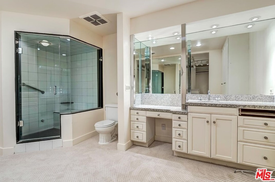 2169 Century Hl, Los Angeles CA  90067-3534 exterior