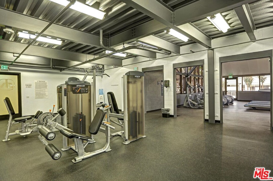 2169 Century Hl, Los Angeles CA  90067-3534 exterior