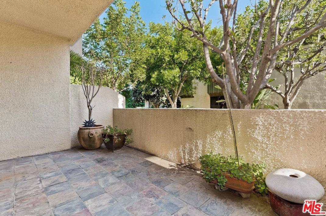 2169 Century Hl, Los Angeles CA  90067-3534 exterior