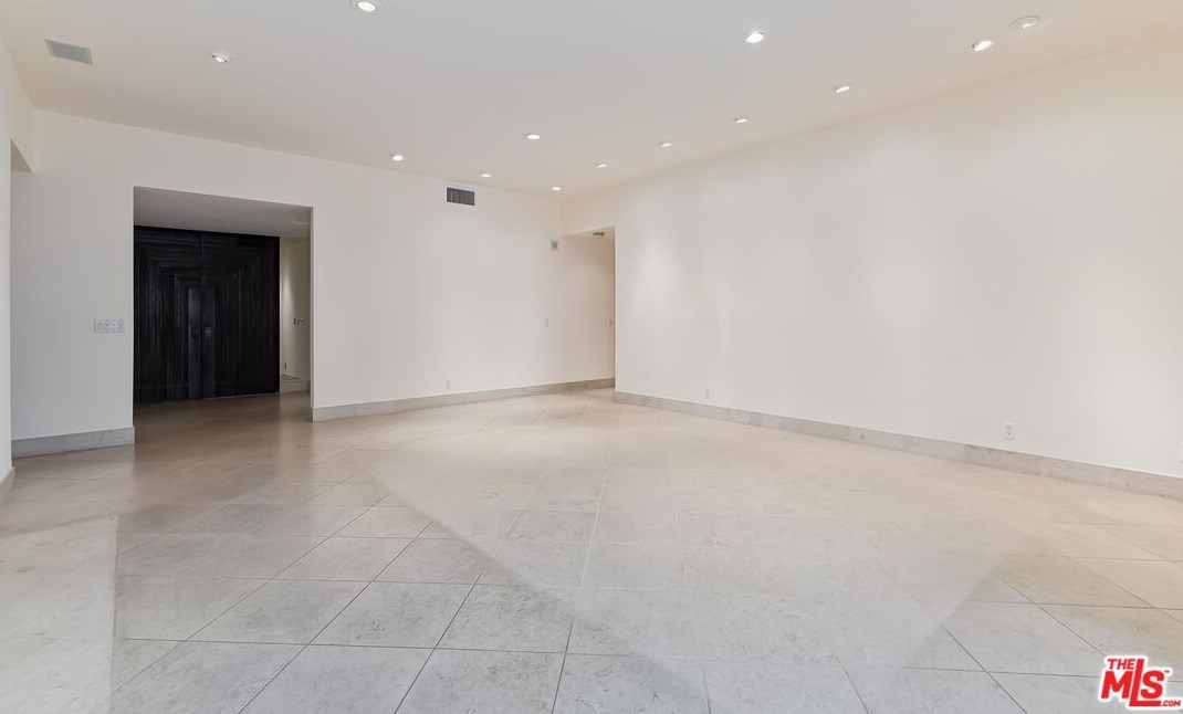 2169 Century Hl, Los Angeles CA  90067-3516 exterior