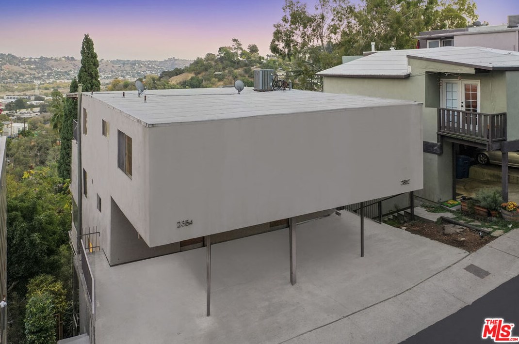 2352 Silver Ridge Ave, Los Angeles CA  90039-3646 exterior