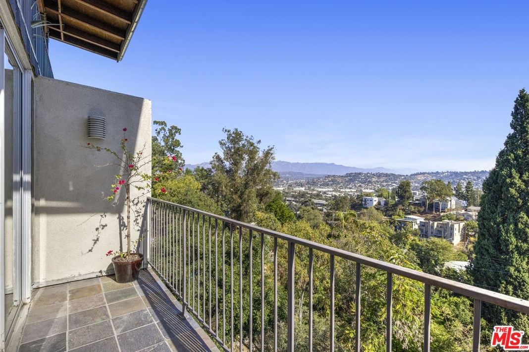 2352 Silver Ridge Ave, Los Angeles CA  90039-3646 exterior