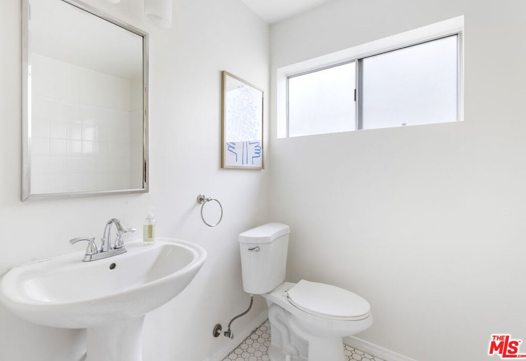 2352 Silver Ridge Ave, Los Angeles CA  90039-3646 exterior