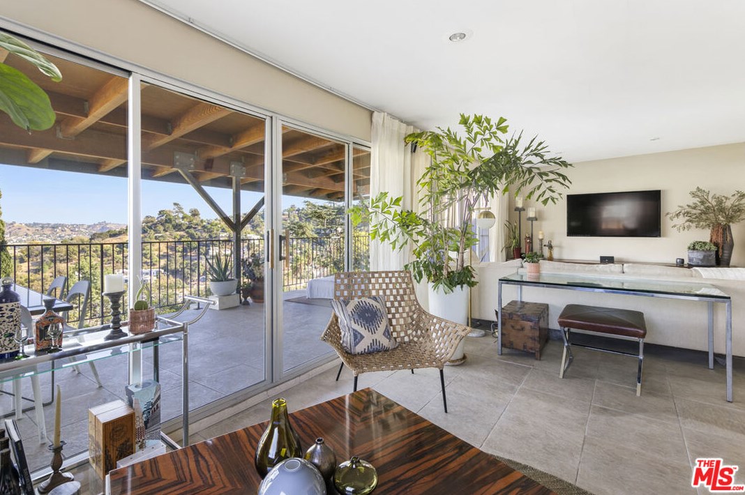 2352 Silver Ridge Ave, Los Angeles CA  90039-3646 exterior