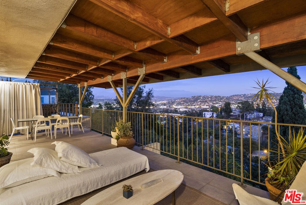 2352 Silver Ridge Ave, Los Angeles CA  90039-3646 exterior