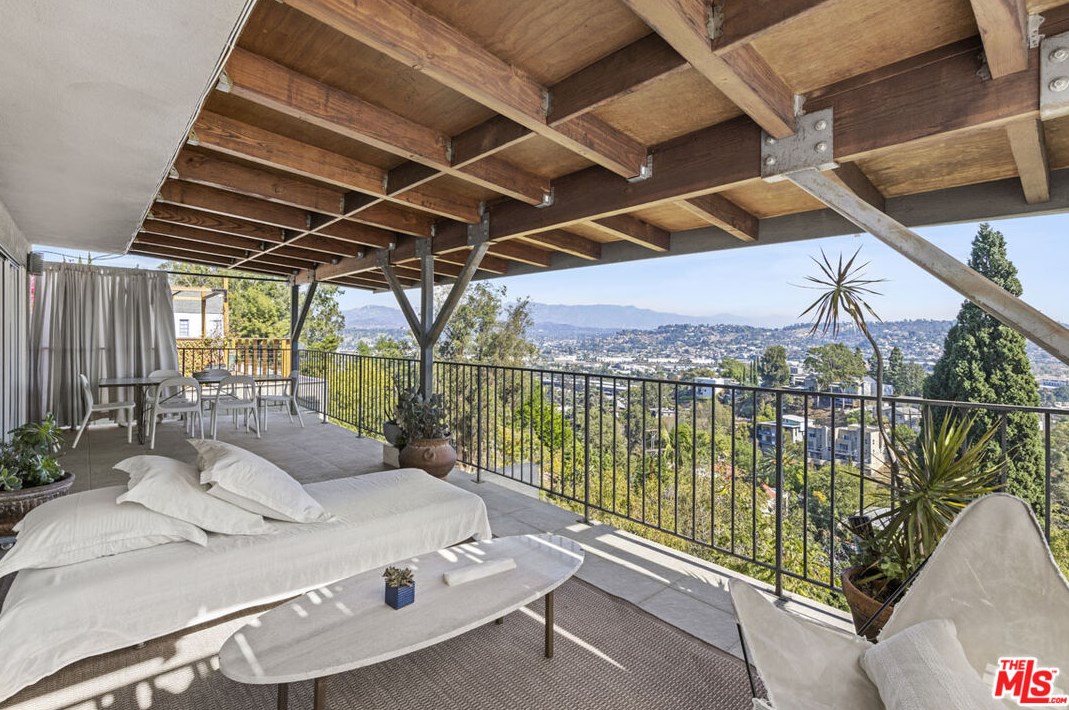 2352 Silver Ridge Ave, Los Angeles CA  90039-3646 exterior