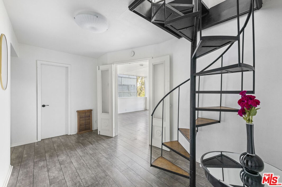 2352 Silver Ridge Ave, Los Angeles CA  90039-3646 exterior