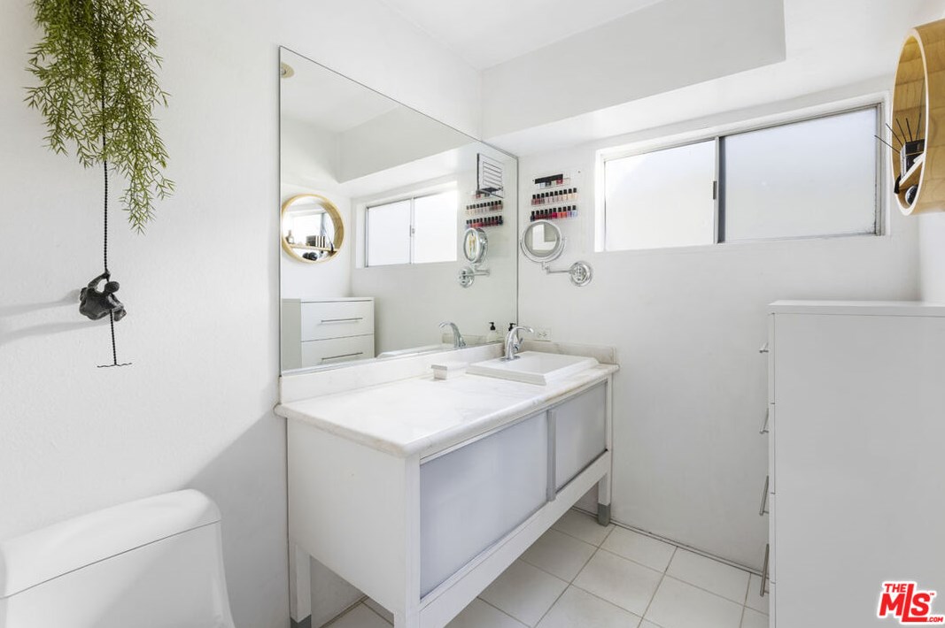 2352 Silver Ridge Ave, Los Angeles CA  90039-3646 exterior