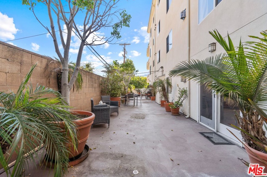 1838 Westholme Ave, Los Angeles CA  90025-8312 exterior