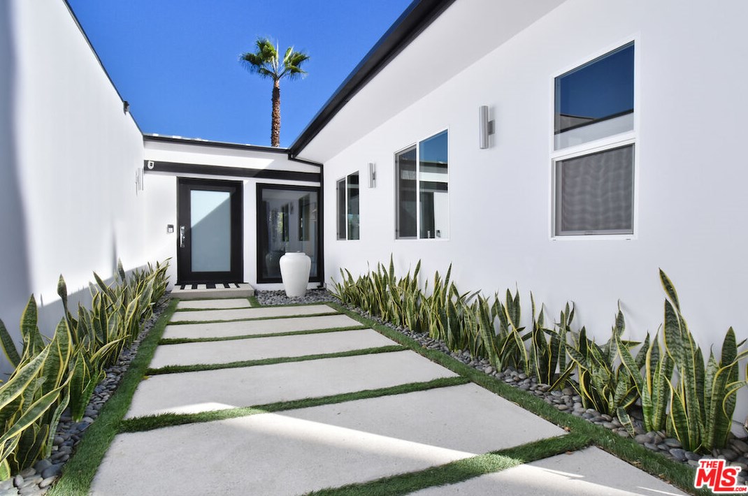 15470 Vista Haven Pl, Van Nuys, CA 91403