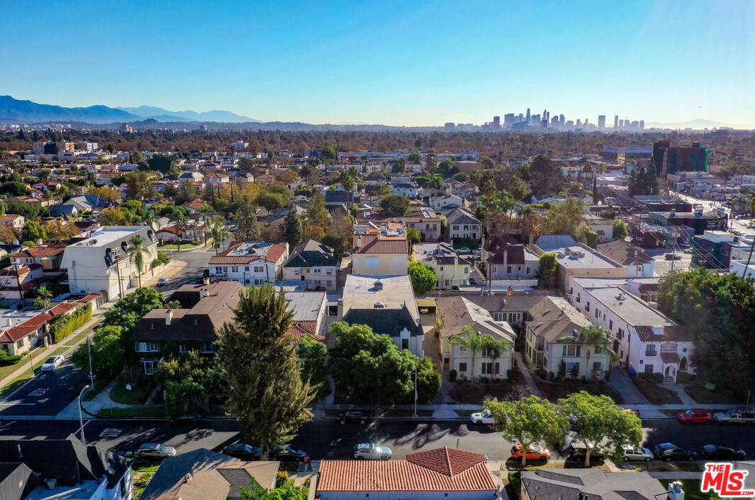 210 Fuller Ave, Los Angeles CA  90046-4222 exterior