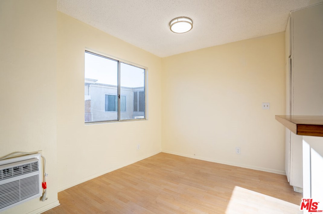 210 La Fayette Park Pl, Los Angeles CA  90057-1357 exterior