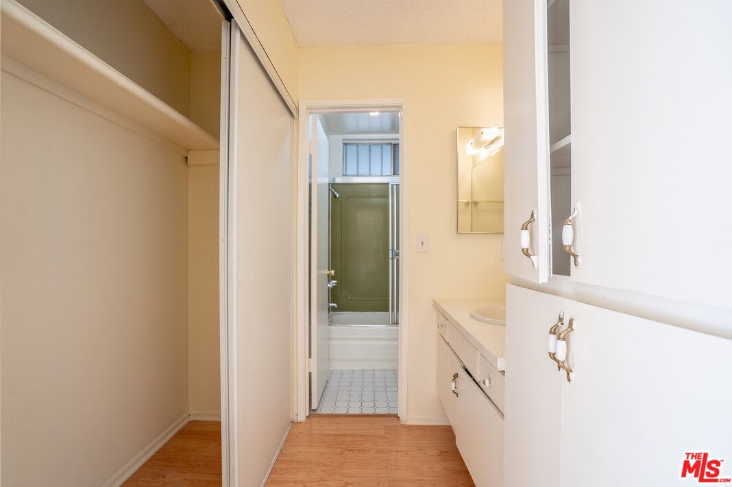 210 La Fayette Park Pl, Los Angeles CA  90057-1357 exterior